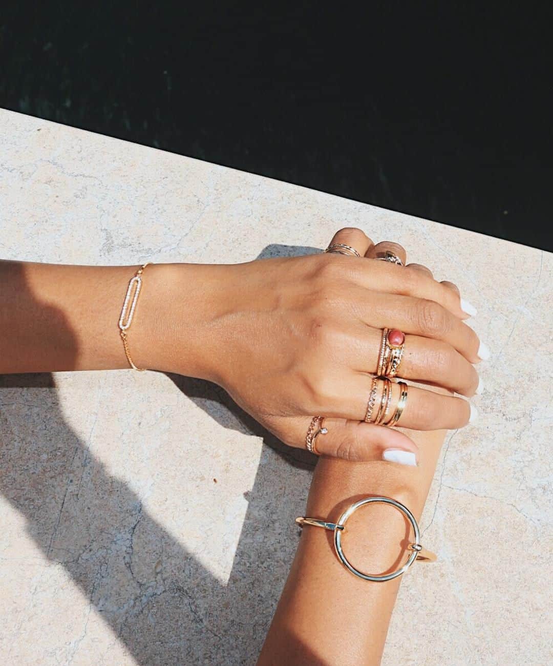 アクセサライズのインスタグラム：「Beauty in the details. 💎✨ @sabinahannan showing how to stack rings for an eye-catching, curated look. Drop in store or shop online for an instant hit of seasonal sophistication. #Accessorize #Accessorizer #ZforAccessorize」