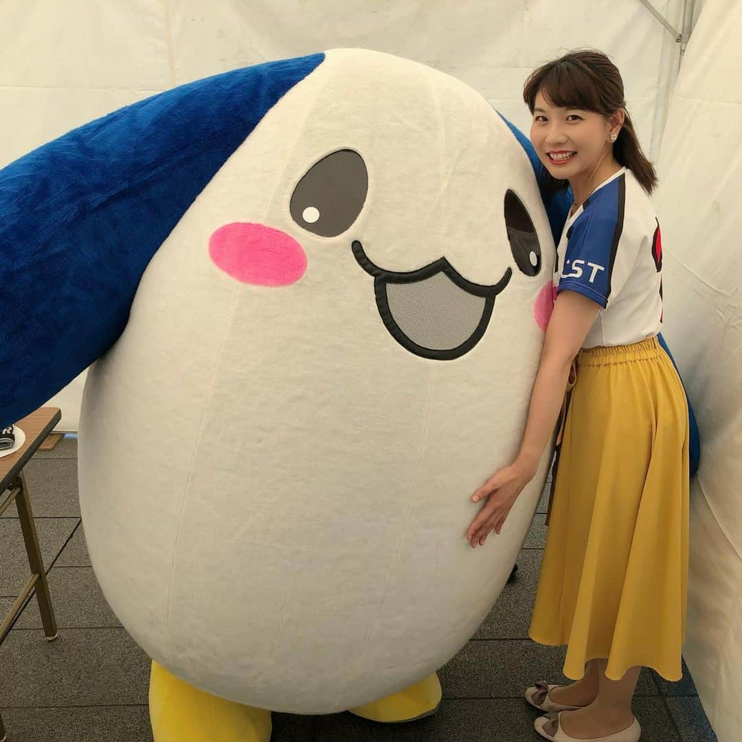 東條麻依子さんのインスタグラム写真 - (東條麻依子Instagram)「おかやま桃太郎まつり　 ファミリーフェスタに お越しいただいたみなさんありがとうございました！！ . 今回のTSCステージでは 現在、ICOTNICOT3階で 開催しているキモい展を PRさせていただきました！😊 . イベントでは、 昆虫食（コオロギ）を 来てくれた子どもたちに 食べてもらいました！ 意外と好評で驚きました！ . 会場にはななちゃんバルーンや 豪華賞品が当たるかもしれない ポケモンのくじ引きも ありますよ！✨ . あすもTSCステージがさん太広場で行われます！ ぜひ、足を運んでくださいね❣️ . キモい展も よろしくお願いします🤲🏻😳 #桃太郎まつり#岡山#ファミリーフェスタ#ななちゃん#テレビせとうち#アナウンサー#キモい展#ICOTNICOTで#開催中」8月3日 20時12分 - maiko_tojo