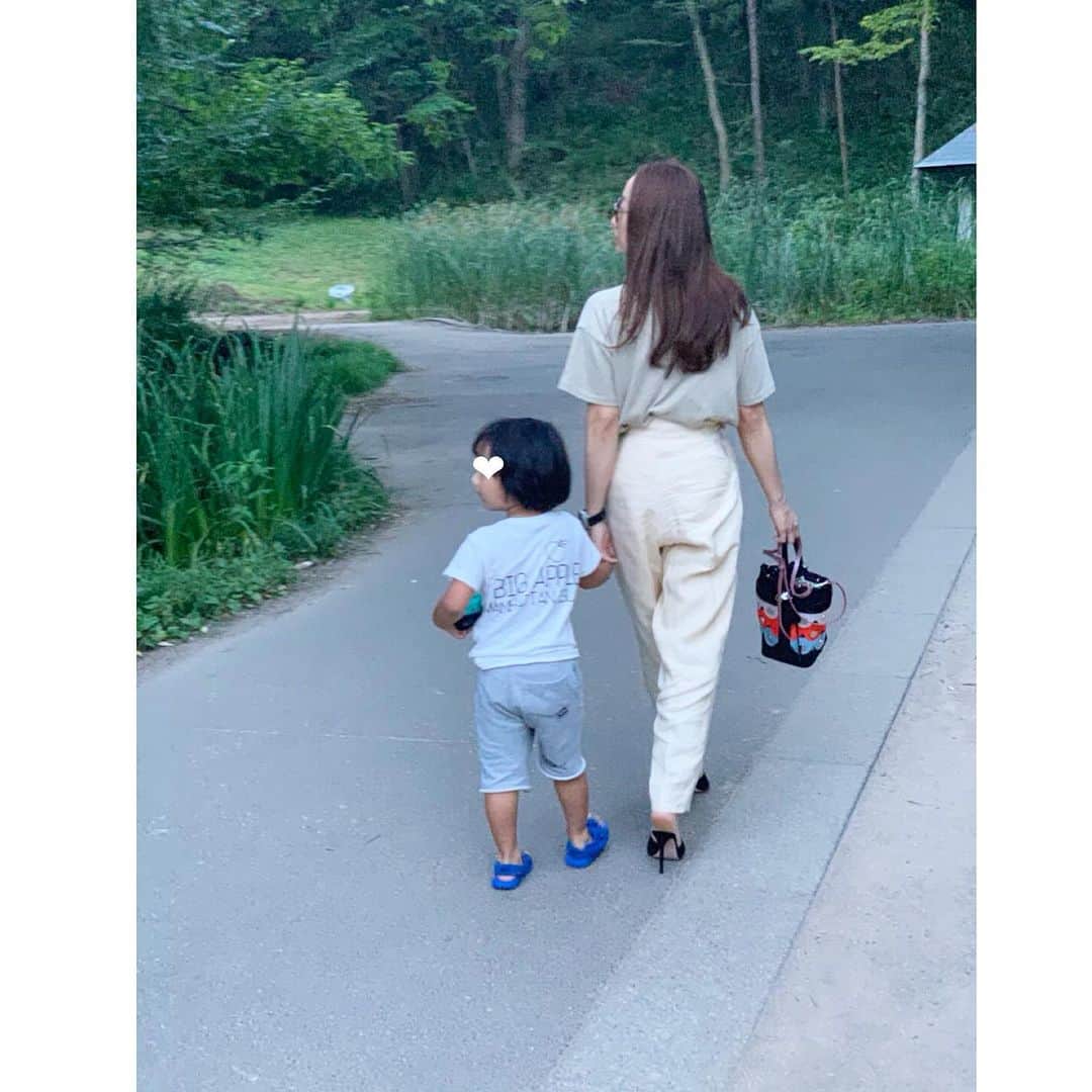 神崎恵さんのインスタグラム写真 - (神崎恵Instagram)「この時期毎年受けている、乳がん検診から始まり、午後は大切な用事で横浜へ。 帰りは懐かしい場所をお散歩。 毎日のように行っていたお店。 お兄ちゃんたちの小さな頃を懐かしく思いながら。 #予定外のお散歩 #次はぺたんこ靴で #帰りは文化堂でお買い物」8月3日 20時14分 - megumi_kanzaki
