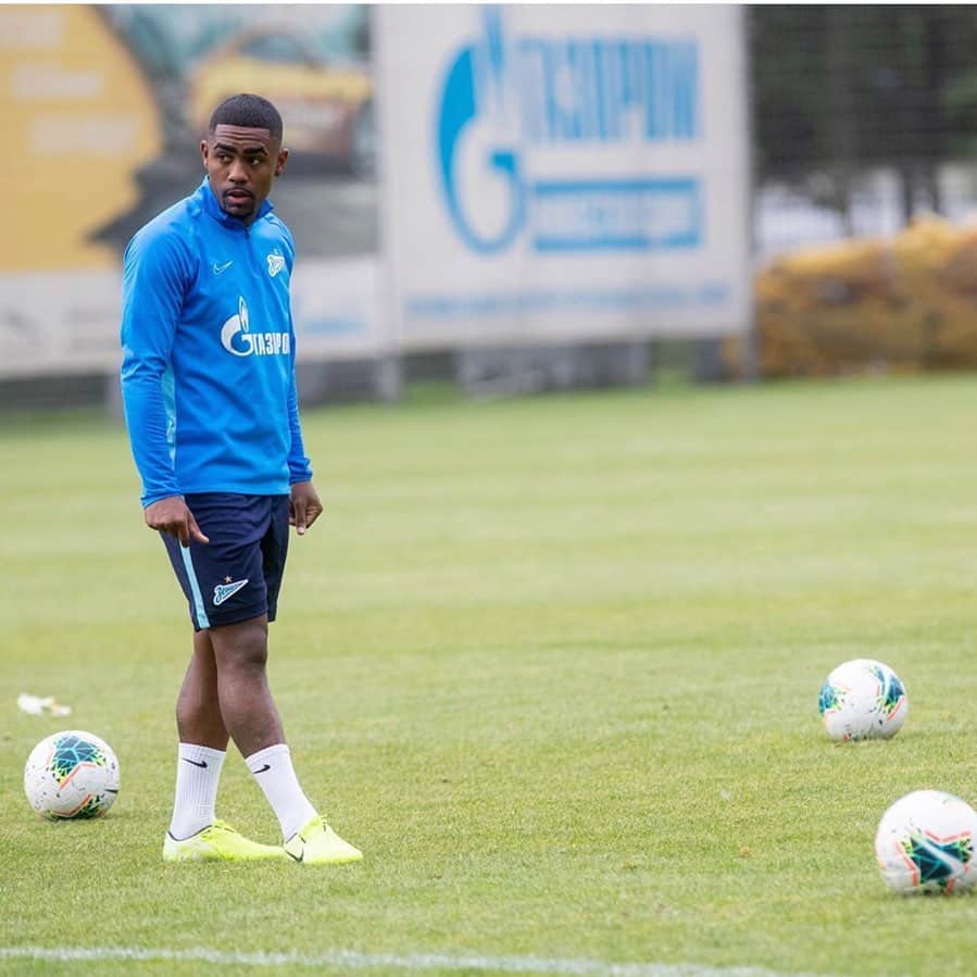 マウコム・フィリペ・シウヴァ・デ・オリヴェイラのインスタグラム：「Focused ⚪️🔵 #matchday #davaizenit」