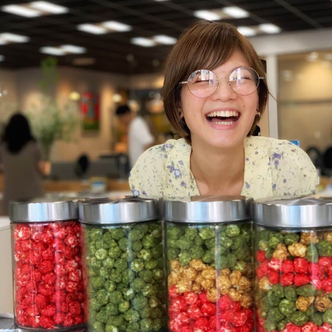 石川瑠利子さんのインスタグラム写真 - (石川瑠利子Instagram)「. . こないだ @zoff_eyewear さんの展示会に行ってからシッターに👓💕 可愛い丸っぽい眼鏡をつけてみた！ そして念願の @rei_maruyama さんに会えました🥺✨嬉しすぎたなぁ❤️ . . #zoff #eyewear #fashion #めっちゃ笑ってる #笑」8月3日 20時22分 - ruriko_ishikawa