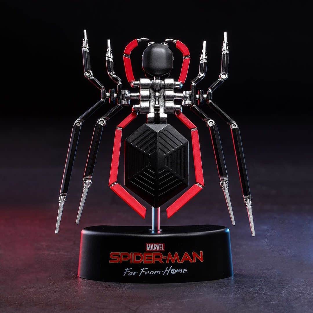 HYPEBEASTさんのインスタグラム写真 - (HYPEBEASTInstagram)「#hypeAF: @hottoyscollectibles has created a 1:1 scale movie-accurate replica of Spider-Man‘s little Spider-Drone companion. The pack comes with two replicas of the superhero’s assistant. One of which is a static black geometrically-shaped Spider-Drone, while the other is a fully-articulated droid-looking gadget, with various parts of its body and all of its arms ready to be posed at your desire. Stay tuned for its release info. ⁠⠀ Photo: Hot Toys」8月3日 20時22分 - hypebeast