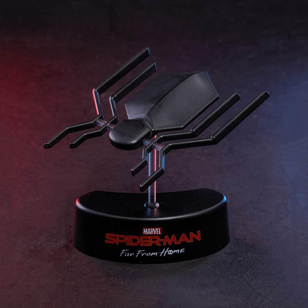 HYPEBEASTさんのインスタグラム写真 - (HYPEBEASTInstagram)「#hypeAF: @hottoyscollectibles has created a 1:1 scale movie-accurate replica of Spider-Man‘s little Spider-Drone companion. The pack comes with two replicas of the superhero’s assistant. One of which is a static black geometrically-shaped Spider-Drone, while the other is a fully-articulated droid-looking gadget, with various parts of its body and all of its arms ready to be posed at your desire. Stay tuned for its release info. ⁠⠀ Photo: Hot Toys」8月3日 20時22分 - hypebeast