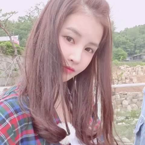 ボラムのインスタグラム：「비슷비슷 하고  고만고만한 우리.  #니나내나  #람자매」