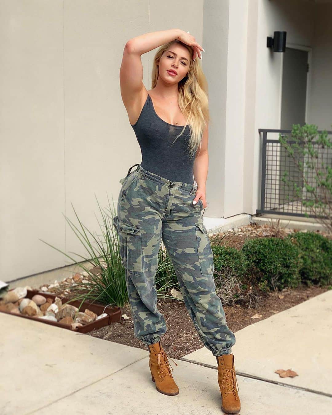 Courtney Tailorさんのインスタグラム写真 - (Courtney TailorInstagram)「Ay ma, wyd tn? 🐯 . . . . #ootd #style #fashion #camo #novababe #fashionnova #timberland #timbs」8月4日 7時23分 - courtneytailor
