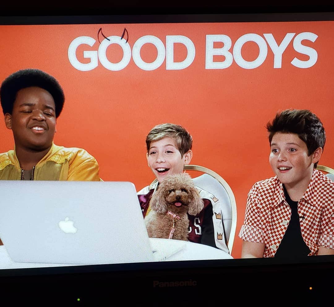 ジェイコブ・トレンブレイさんのインスタグラム写真 - (ジェイコブ・トレンブレイInstagram)「#GoodBoysMovie press junket with @KeithLWilliams @bradynoon & #ReyTremblay 🐶 #CameraHog」8月4日 5時56分 - jacobtremblay