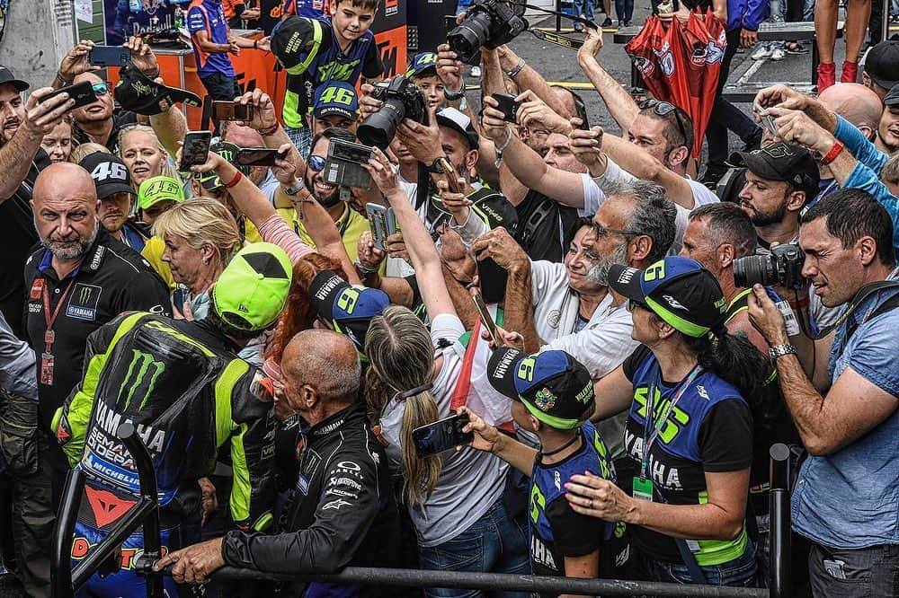 バレンティーノ・ロッシさんのインスタグラム写真 - (バレンティーノ・ロッシInstagram)「Brno Circuit,Czech republic Saturday,official practice 📸 @falex79 @gigisoldano @jesusrobledo」8月4日 6時32分 - valeyellow46