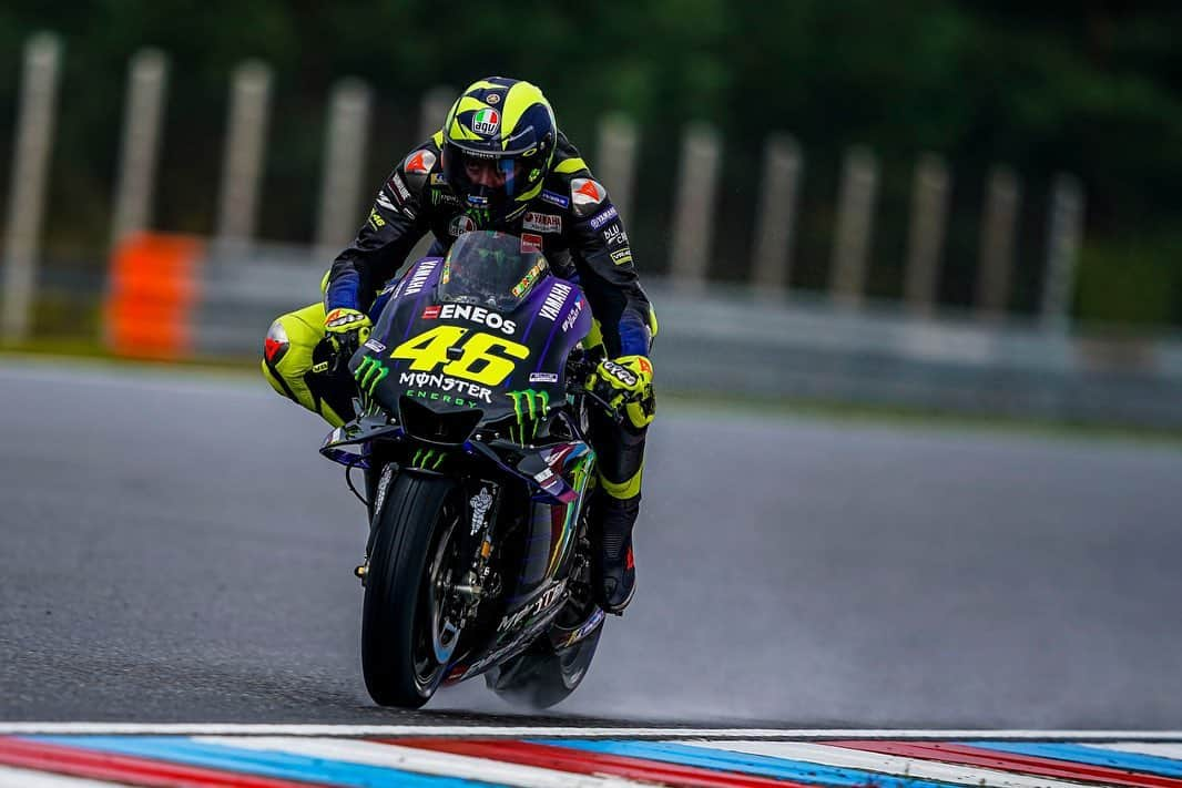 バレンティーノ・ロッシさんのインスタグラム写真 - (バレンティーノ・ロッシInstagram)「Brno Circuit,Czech republic Saturday,official practice 📸 @falex79 @gigisoldano @jesusrobledo」8月4日 6時32分 - valeyellow46