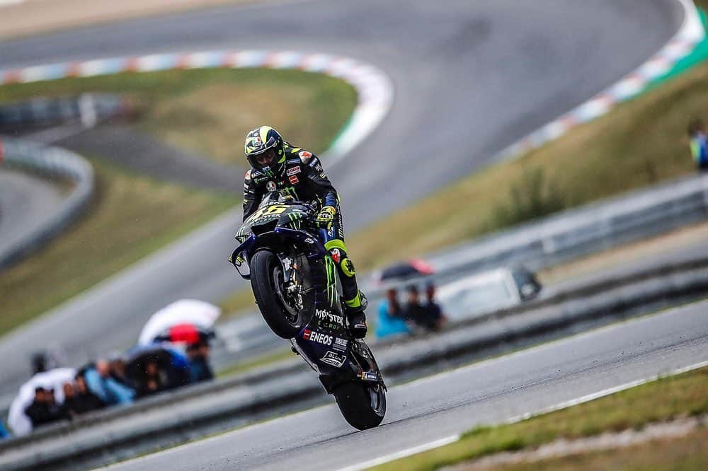 バレンティーノ・ロッシのインスタグラム：「Brno Circuit,Czech republic Saturday,official practice 📸 @falex79 @gigisoldano @jesusrobledo」