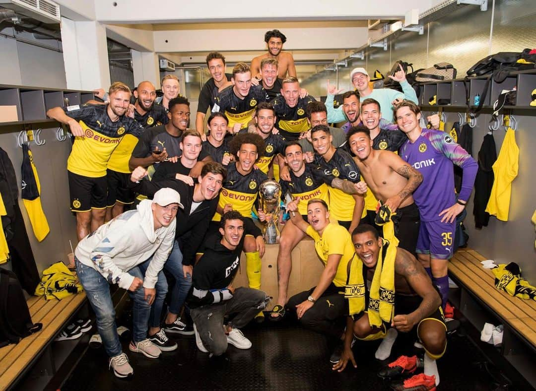 ボルシア・ドルトムントさんのインスタグラム写真 - (ボルシア・ドルトムントInstagram)「🤙 Team! 😍 #bvbfcb #bvb #supercup2019 #bvb09 #borussiadortmund #fcbayern #dortmund #signalidunapark #matchday」8月4日 6時24分 - bvb09