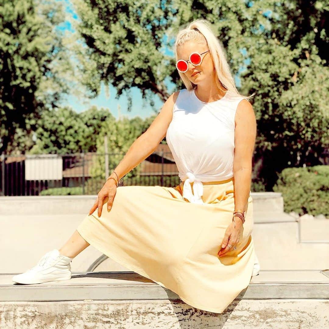 のインスタグラム：「Sunglasses are the perfect summer accessory! What accessory do you feel completes every look? @coco.loren  Don’t forget to grab this tee in our summer bundle, link in bio! .  #slowfashionmovement #sustainablestyle #chicstyle #tiedye #consciousbrand #ethicalclothing #momentsofchic #lastyle #losangelesstyle  #ethicallymade #ethicalstyle #outfitinspo #summerstyle #ecofashionista #sustainablestyle #buylessbuybetter #consciousfashion #ethicalootd #fashiontrends2019」