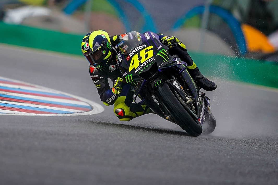 バレンティーノ・ロッシさんのインスタグラム写真 - (バレンティーノ・ロッシInstagram)「Brno Circuit,Czech republic Saturday,official practice 📸 @falex79 @gigisoldano @jesusrobledo」8月4日 6時35分 - valeyellow46