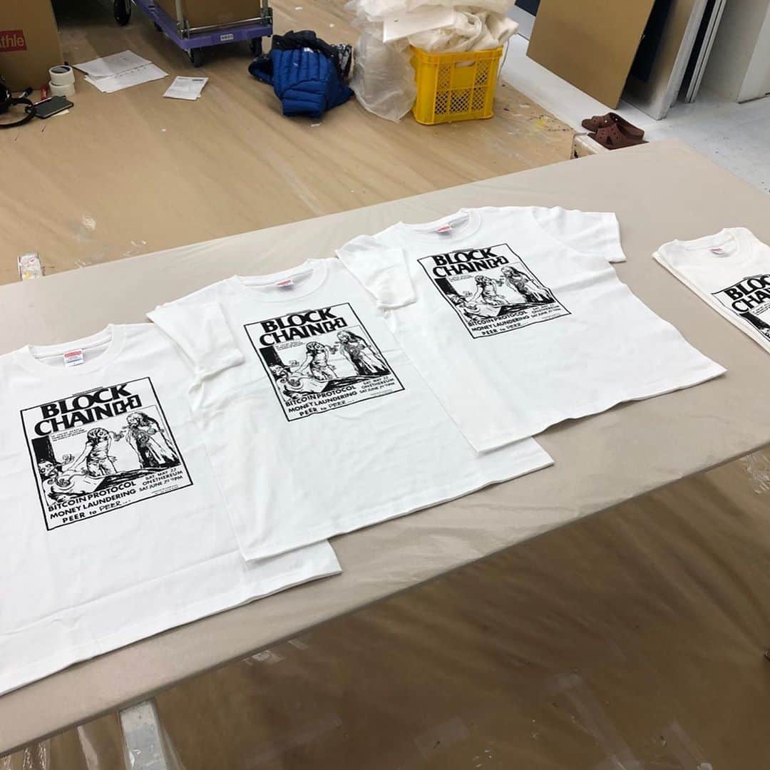 村上隆さんのインスタグラム写真 - (村上隆Instagram)「Inspired by the Black Flag @blackflagband T-shirt design, we made a Block chain T-shirt. 😭」8月4日 6時38分 - takashipom