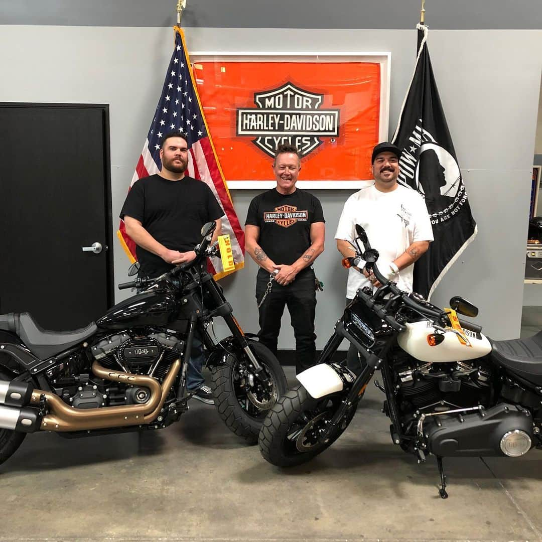 ロバート・パトリックさんのインスタグラム写真 - (ロバート・パトリックInstagram)「Joey and Richard came in today with one mission!  Buy Two FXFBS 114’s Congratulations! Thank you for your business! #ride  #harleydavidson #live #freedom #america」8月4日 7時07分 - ripfighter