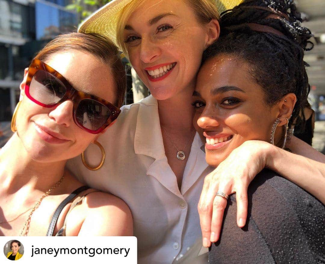 フリーマ・アジェマンさんのインスタグラム写真 - (フリーマ・アジェマンInstagram)「Posted @withrepost • @janeymontgomery We all died and ended up in High Tea Heaven #ladymendl #hightea • • 🤤🤤🤤☕️🍰🇬🇧」8月4日 7時15分 - freemaofficial