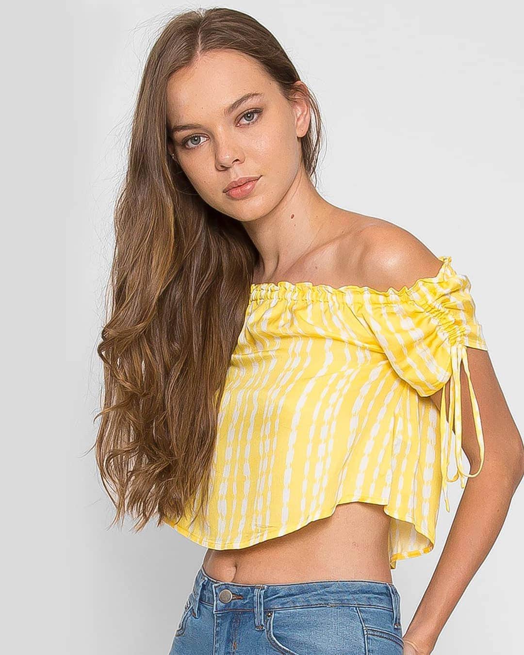 Wet Sealさんのインスタグラム写真 - (Wet SealInstagram)「The cutest summer top 🌻 take an extra 40% off your order this weekend with code 40ForYou 💛」8月4日 7時13分 - wetseal