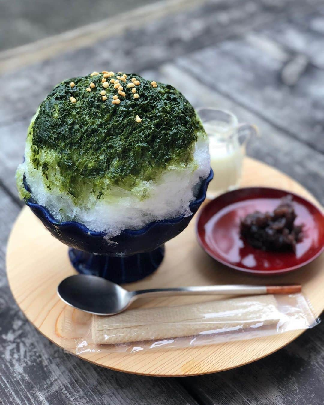 しなしさとこさんのインスタグラム写真 - (しなしさとこInstagram)「. . 抹茶かき氷🍧 抹茶の苦味とあんこがよく合う。 お盆も器も可愛いくて好き💕 . . #しなしさとこ #女子格闘技 #格闘技女子#女子アスリート#腹筋女子 #ジョシカク #アラフォー #40代 #ミクロ級#ボディメイク #satokoshinashi #42歳 #筋肉女子 #脱げるカラダ #かき氷 #かき氷屋さん #瀬戸内ひだまりかき氷 #抹茶かき氷 #抹茶#さとこかき氷」8月3日 22時14分 - shinashisatoko