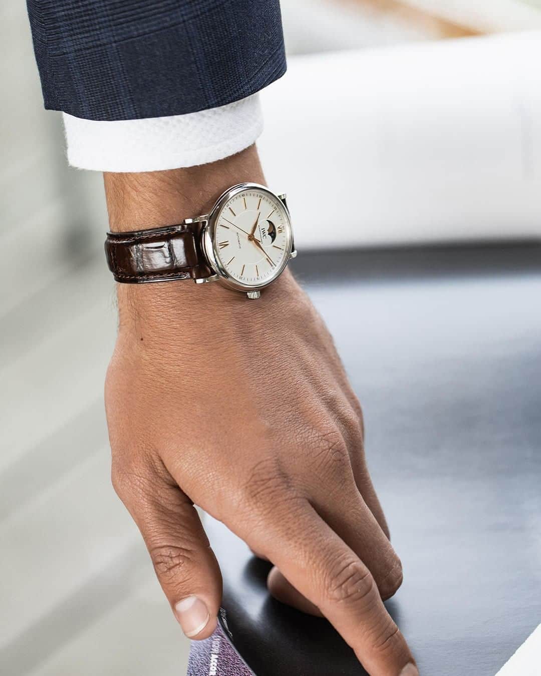 IWCさんのインスタグラム写真 - (IWCInstagram)「The shining star of the #IWCPortofino family, the Automatic Moon Phase (Ref. IW459401), now in 40mm, blends minimalist design with maximum functionality.」8月3日 22時15分 - iwcwatches