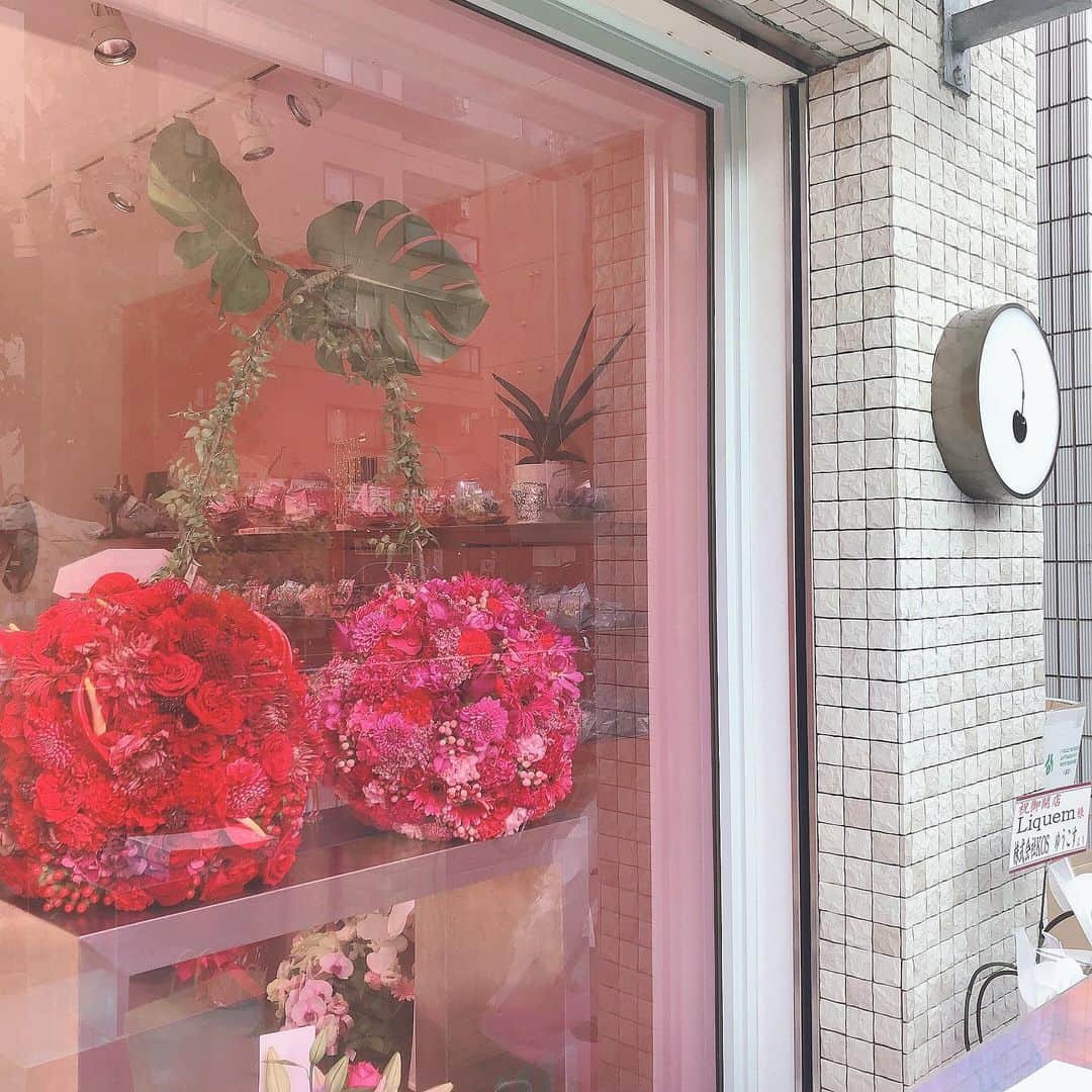 香音さんのインスタグラム写真 - (香音Instagram)「今日から浅草にオープンするLiquemに莉子ちゃんと行ってきました~❤︎☺︎ さくらんぼちゃん🍒のお花もあったの。 可愛いアクセサリーたくさんゲットして幸せです👼 莉子ちゃんとお揃いのアクセサリーも買ったのです~😬❤︎ #liquem #浅草」8月3日 22時15分 - kanon420_official