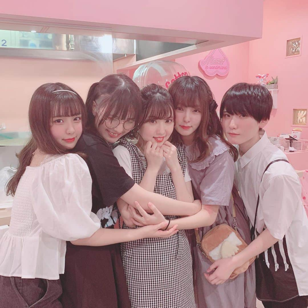 神谷るなさんのインスタグラム写真 - (神谷るなInstagram)「みーんなだいすき♡ #momoland #pinkcafe #nagoya #follow #pink」8月3日 22時27分 - runana107