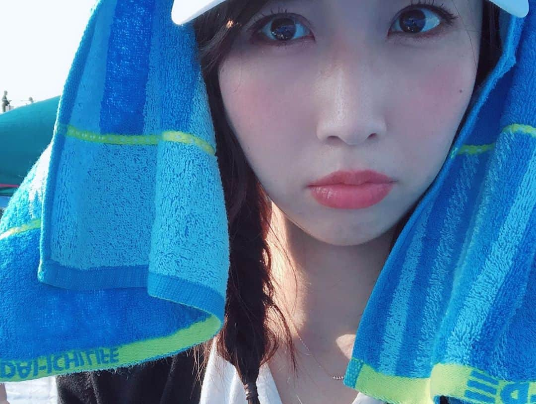 崎本ゆかりさんのインスタグラム写真 - (崎本ゆかりInstagram)「ツインテールおばさん🙋‍♀️ . 日焼け対策は抜かりなく！！ . . 真帆には後光が差しているのに…！！笑✨ #今年も来れた#江戸川区花火大会#暑い#日焼け対策#日焼け止め#飲む日焼け止め#サングラス跡#ツインテール#痛い#東京で一番好きな花火#わくわく#楽しい#嬉しい#花火大会#セルフィー#夏の思い出  #edogawafireworksfestival#fireworks#fun#happy#summer#selfie#memories#tokyo#🎆#☀️#❤️」8月3日 22時29分 - yukariiiin5