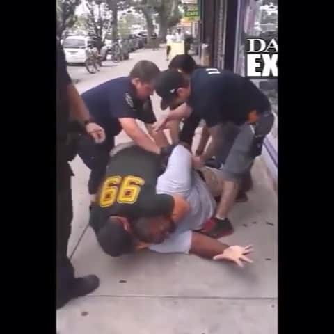 ファンクマスター・フレックスのインスタグラム：「So not about BLACK OR WHITE! It’s about RIGHT OR WRONG! Illegal choke hold... ERIC GARNER CLEARLY SAYS HE CANT BREATHE... they already had him on ground... (EMT saw he was dead but acted like he was still alive so people wouldn’t riot) 5years later #DanielPantaleo was FINALLY SUSPENDED TODAY! ( OUT OF RESPECT FOR YOUR OWN FAMILY AND ERIC’s FAMILY YOU SHOULD RESIGN AND APOLOGIZE MY BROTHER.. @NYPD SITUATIONS LIKE THIS MAKES IT HARD TO BUILD BACK TRUST IN THE COMMUNITY! #JustMyOpinion PS. ALL OVER A LOOSE CIGARETTE?」