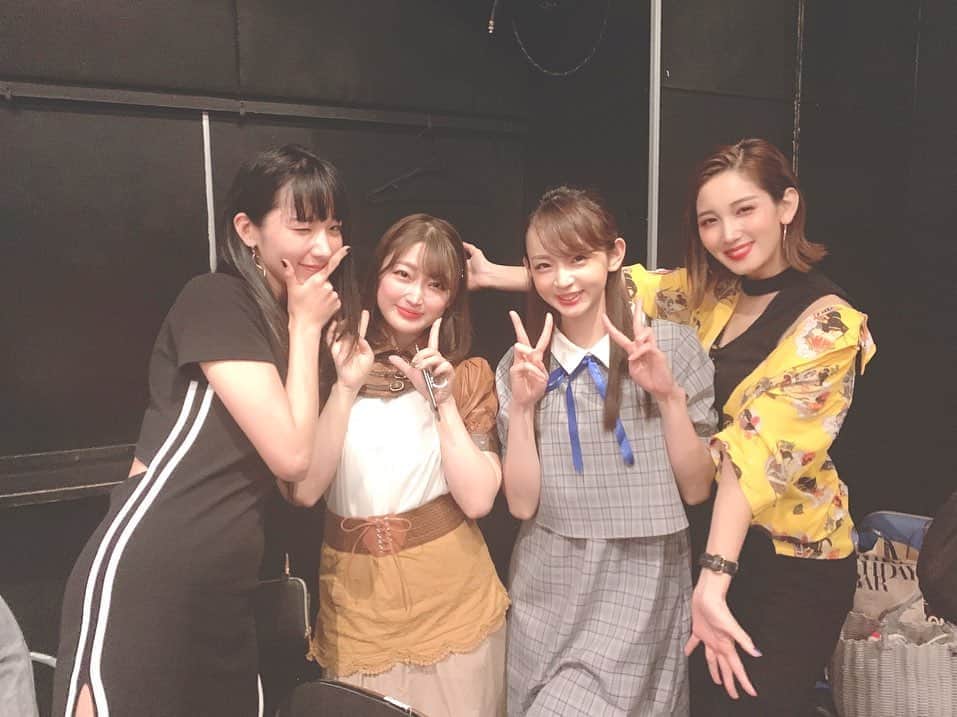 のインスタグラム：「🖤 びるおと一緒に #デジタルホムンクルス 観劇🖤  ともちゃんの演技は最高にかっこよかったあ😍 ゆうちゃんも相変わらずエロいお姉さん😘💕 . . 出演者皆さんがかっこよかったり 可愛かったりで最後まで楽しかった😎! . . . #舞台 #渋谷 #デジタル」