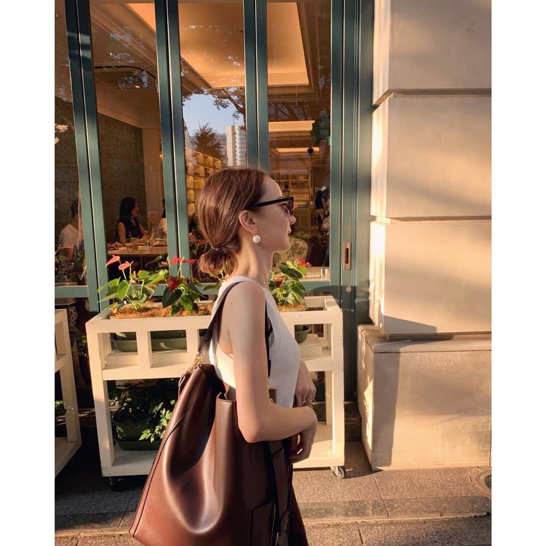 佐藤涼実さんのインスタグラム写真 - (佐藤涼実Instagram)「最近はアメリカンスリーブにハマっているので2色買いしました🥰 @zara 肩が綺麗に見えるから好きだな〜。」8月3日 22時48分 - suzumi_sato