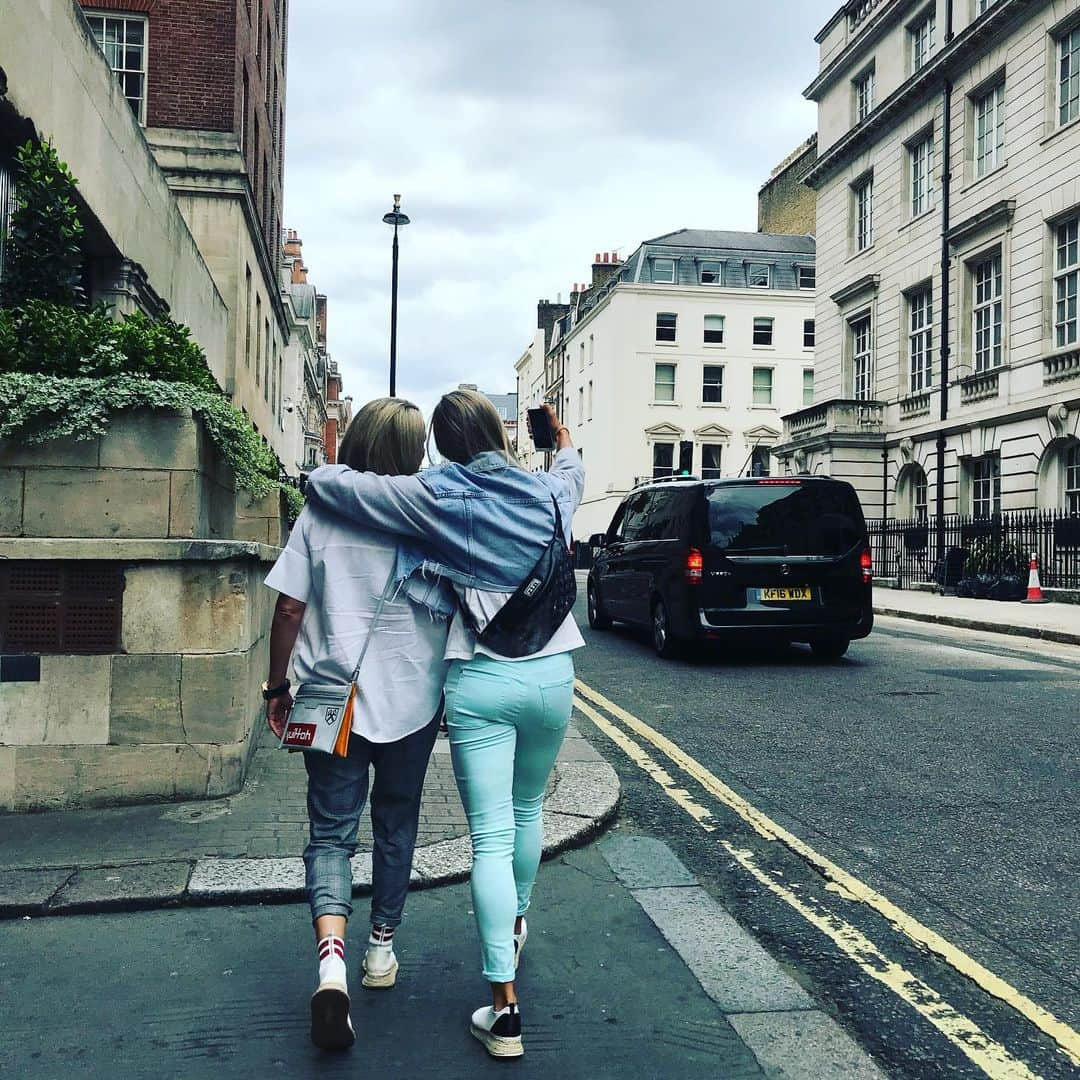 ライアン・オウトゥールさんのインスタグラム写真 - (ライアン・オウトゥールInstagram)「Exploring the world with this babe. So happy she finally arrived  #london #vacationmode #memories #luckyme #shefitsme」8月3日 22時40分 - ryannotoole