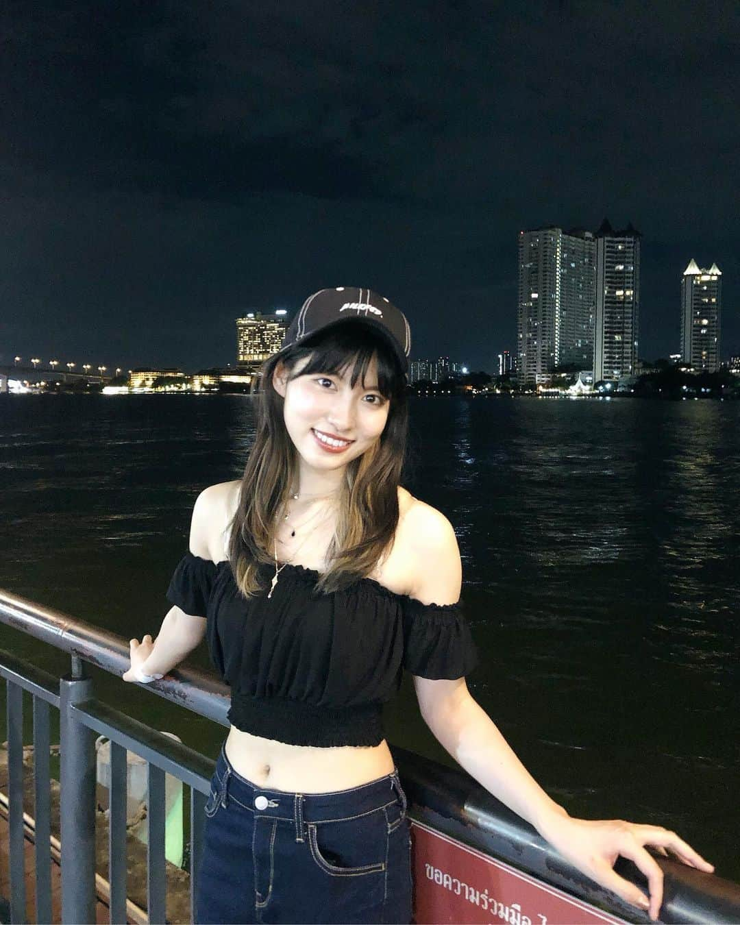 谷口めぐさんのインスタグラム写真 - (谷口めぐInstagram)「「海外だから…」を言い訳に 大胆に肌見せ🤩🤩 #asiatique #thailand #thai #夜景 #🇹🇭 #観光スポット #forever21 #プチプラコーデ」8月3日 22時42分 - o_megu1112