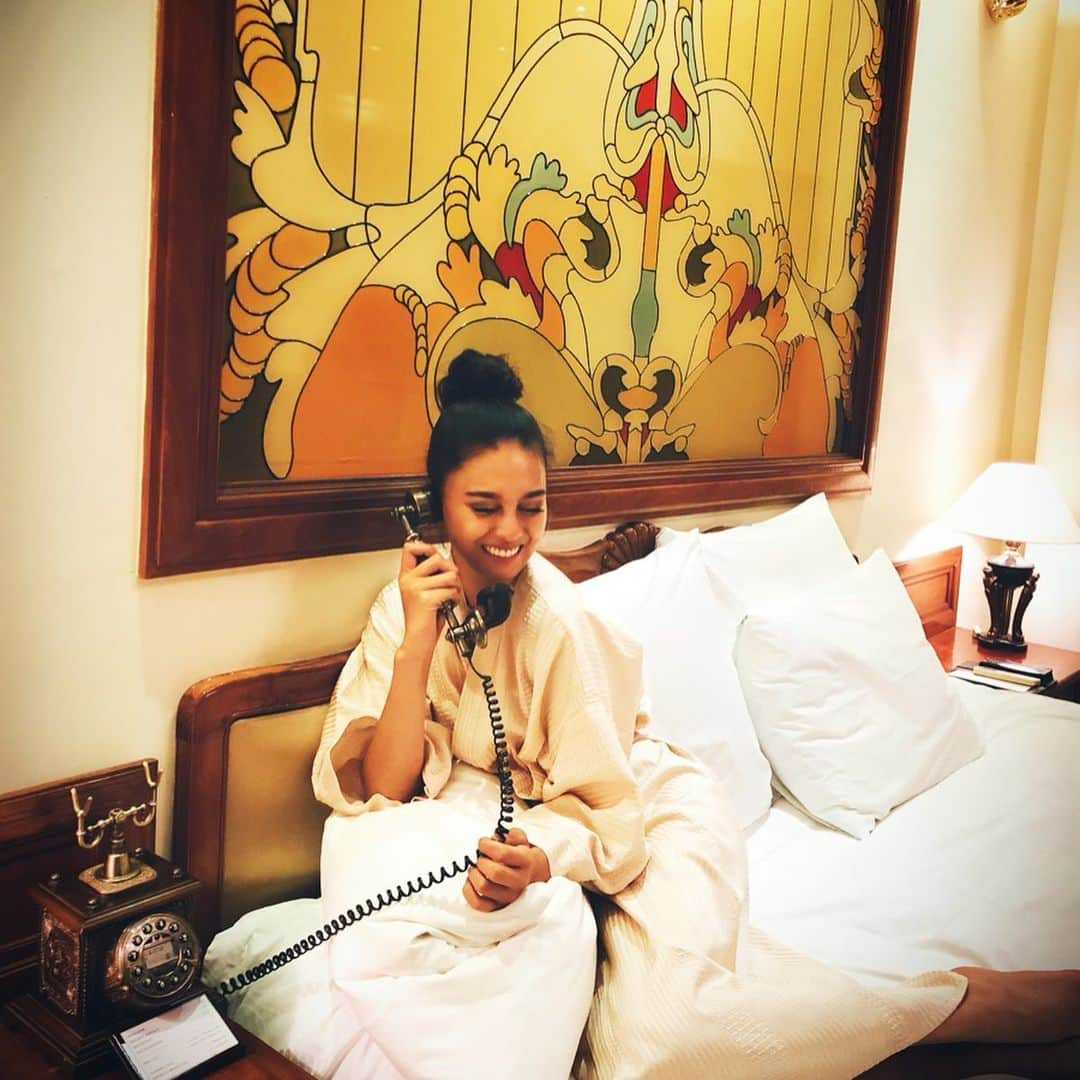 遊海 Yuumiさんのインスタグラム写真 - (遊海 YuumiInstagram)「“Moshi moshi “ ? Its Japanese🇯🇵 way of hello? for phonecalls 💁🏻‍♀️ how about Vietnam 🇻🇳 ? Tell me your way of answering phone calls 😆@hotelmajesticsaigon  #majesticsaigon #hotelmajesticsaigon #majestichotel #hochiminhcity #vietnam #yuumitravel #hochiminh #phonecalls #travel #traveller #peace #phonecall #moment #girlsjustwannahavefun」8月3日 22時43分 - yuumi_kato