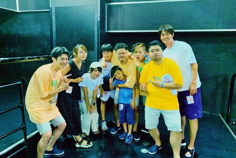 DEppaさんのインスタグラム写真 - (DEppaInstagram)「. . 夏ツアー初日『新宿BLAZE』 1祭り目！最高でした！！！ めちゃくちゃ楽しかったーッ！✨ 最高のスタートを切れました！ 本当にありがとうございました！！！ . 多くを語るとネタバレになっちゃうので… 今日は新曲『手のひらたたけば』を 初披露しました！一緒にMVを撮影した 「はねぴょん」が登場！5人？で 新曲を世界最速で初披露しました！ この曲は大田区観光PR曲なのですが、 「BRAND NEW DAY」と同じように 何回も何回も書き直して作った 大切な我が子です。正直 苦労しましたw あと5公演5都市、この楽曲を届けに行きます！ 楽しみにしていてくださいね！✨ はねぴょん、ありがと〜✈️🌸♨️ . 「ようかい音頭」も初披露！ あの演出からの「ようかい音頭」は… 誰もが笑顔になると思われますw . 今日ライブが終わって「公演増やします」 と言ってくれていた方が多くて 凄い嬉しかったです！それだけ楽しかった✨ 次の公演は『大阪』と『静岡』！ とてつもないことになりそうです！ だって… あんなことこんなこと…w 楽しみにしていてくださいね！✨ . そしてそして！ついに明日！ 来年のアプリコ大ホールのチケットが 発売になります！そのお話しは 明日書かせて頂きますね！ インスタの前に噛り付いてくださいねw それではまた明日✨👋🏽🍀 . #シクラメン #シクラ族 #シクライブ #帰るまでがシクライブ #遠足 #シクラツアー2019 #夏 #Summer #夏物語 #music #Live #song #carnival #夏祭り #BRANDNEWDAY #手のひらたたけば #ようかい音頭 #アプリコ #大田区 #蒲田 #羽田ヴィッキーズのみんなも来てくれました #秋元 #柳瀬 #平松 #モニーク #大感謝 #ネタバレのなきように感想お待ちしております」8月3日 22時47分 - deppa_shikuramen