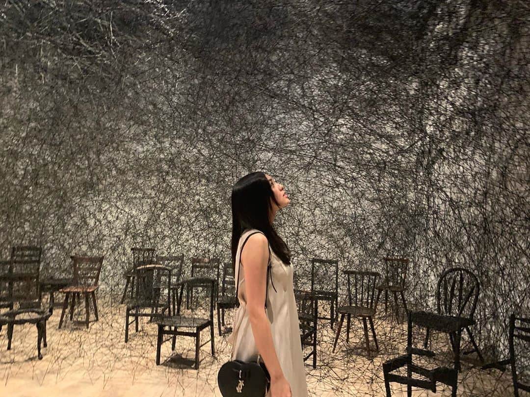 北村優衣さんのインスタグラム写真 - (北村優衣Instagram)「#塩田千春展 #魂がふるえる  赤い糸の空間と黒い糸の空間は 似た強いエネルギーが放たれてました。 どっちも好きないろ。」8月3日 23時06分 - kitamura_y910