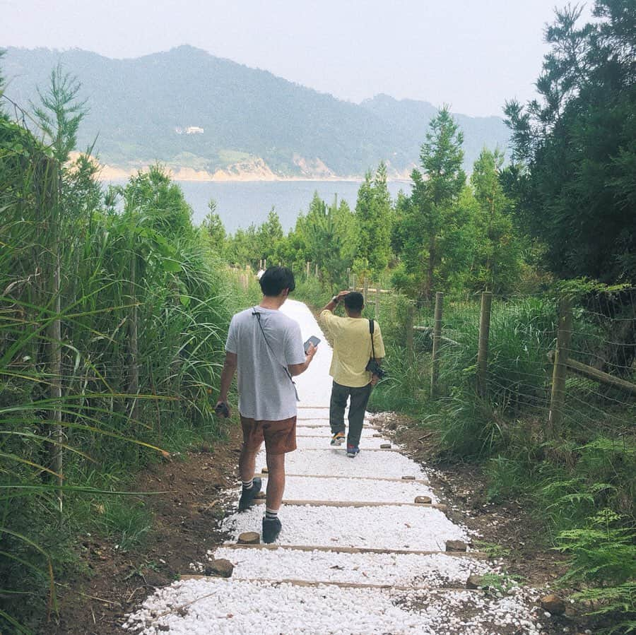 瀬戸あゆみさんのインスタグラム写真 - (瀬戸あゆみInstagram)「宮城県・石巻で今日から開催されている @rebornartfestival 🦌⛰🌊﻿ 一足早くプレスツアーで1日ぎっしりのスケジュールで回りました！﻿ ﻿ 作品一つひとつに見応えがあり、アーティストさんたちの話をじっくり聞けば聞くほど、石巻という地にいかにみんなが愛情を持っているか、特別な想いを抱いているかがわかりました。﻿ あの、未曾有の大震災から8年。﻿ 町にはいま、クレーン車が何台も忙しなく稼働していて、1日でも早く完全な復興を目指していることが伝わってきました。﻿ ﻿ みんなも行けば、きっと勇気や元気をもらえるはず。﻿ 少なくともわたしは、たくさんパワーをもらいました。﻿ ﻿ 東京近郊のアートフェスには絶対にないワイルドさも、魅力の大部分を占めていると思った！笑﻿ すごく自然豊かで静かなこの景色に、どうして現代アート達がしっくりくるのだろう、と何度か不思議な気持ちになったり。🤔﻿ ﻿ とにかく楽しかった！﻿ またゆっくり訪れたい〜〜。﻿ ﻿ 誘いをくれた @iijiman_br 、ありがとう❤️﻿ (最後まで写真を見ると心が癒されるよ💕)﻿ #rebornartfestival2019 #raf2019」8月3日 22時59分 - setoayumi