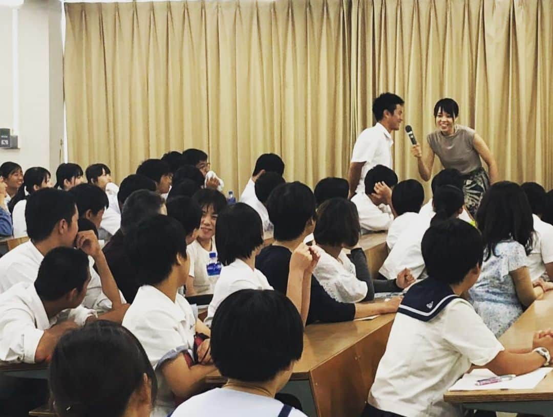 迫田さおりさんのインスタグラム写真 - (迫田さおりInstagram)「・ 今日は、福岡大学のオープンキャンパスにお邪魔させていただきました🙋‍♀️ ・ 今回初めて鈴木さんと一緒にトークショーさせていただきました‼︎ 長友選手にすごく似ててビックリでした(*⁰▿⁰*) ・ ・ 学生の皆さん、今日はありがとうございました😊 ・ ・ 今回の私の洋服はfrenchpaveさんの洋服です😊✨ ありがとうございます♪ ・ ・ #frenchpave #frenchpave_official」8月3日 23時03分 - saori.rio