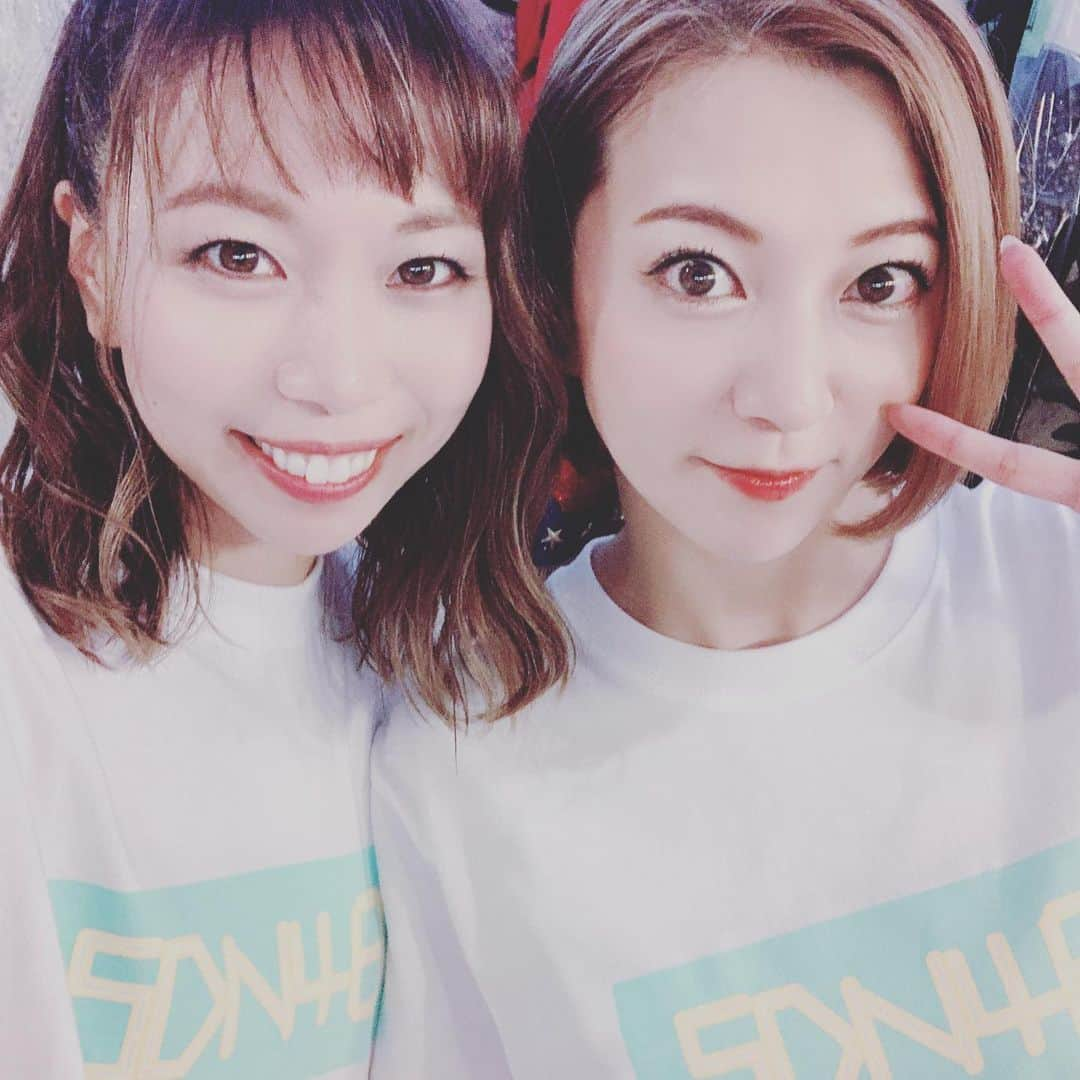 三ツ井裕美さんのインスタグラム写真 - (三ツ井裕美Instagram)「公演の日はバタバタで、沢山は写真撮れなかったのだけど、撮れたものをいくつか。。。 ・ ・ 当時は色んな事がいっぱいいっぱいで、正直人の事など考える余裕もなかったのですが、今回久しぶりにメンバーと接して、この子はこういう一面があるんだなとか今まで気づかなかった事を発見する場面が多くて、そう言った意味でも良い時間だったと思います。 ・ それぞれ自分のやる事がある中で、みんな本当に一生懸命頑張っていましたが、 今回、芹が自分の事の他にも色々なやり取りをしてくれていてみんなを引っ張ってくれていました。 ・ 本当に感謝しています💓 ・ ・ そして、観に来てくださった方々も懐かしいお顔が沢山で嬉しかったです✨✨ ・ 初めましての方がいたのもまた嬉しかったです！ ・ これからも皆さんの心の中でSDNの曲が生き続けてくれていたらいいなと思っています😌 ・ ・ 改めまして、今回劇場公演をやらせていただくにあたり力を貸してくださったスタッフの皆さん、この日の為に駆けつけてくださった当時のスタッフさん達、温かく見守ってくださったファンの皆さん、メンバーのみんな、ありがとうございました🙏✨✨」8月3日 23時08分 - hiromi__km