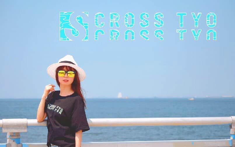 佐藤もも子のインスタグラム：「先日、アパレルブランド『SCROSS TYO』 の着用モデルをしてきました✨  撮影するの久しぶりでしたが やっぱりとても楽しかった✨🌈 少しずつ写真upしてきます👕✨📸 #アパレル #着用モデル #モデル #撮影 #海 #夏 #summer #scrosstyo #fashion」