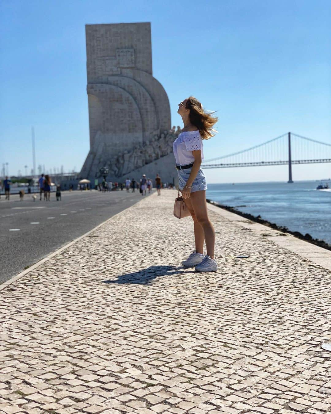 マリナ・デュランダさんのインスタグラム写真 - (マリナ・デュランダInstagram)「A vida vai te ensinando  quem sim,  quem não  e quem nunca 💭  #travel #portugal #lisbon #beautiful #city #love #masterclass #durunda #enjoy」8月3日 23時14分 - dmarishka