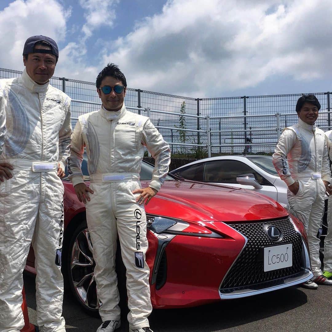 折目遼のインスタグラム：「久しぶりのスーパーGT@FSW あの雰囲気の中での仕事は最高！ 明日も楽しみます‼︎ #sgt #fsw #lexus #lc500 #特別な瞬間 #needs24」
