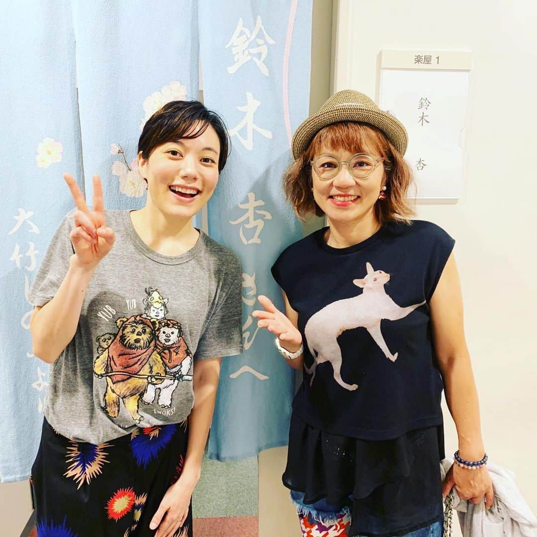 鈴木杏さんのインスタグラム写真 - (鈴木杏Instagram)「今日は、うえちゃん、まりなちゃん、倉本さん、よしかさんはじめ、だいすきなメンバーが大切な日にみんなで観に来てくれました😍😍😍「最高の一日になった！」って言ってもらえて、うれしかったぁ😭😭😭 #倉本美津留 さん #堀田芳香 さん #repost @marina_kozawa_official ・・・ みんなで杏ちゃんの舞台へ 『フローズン・ビーチ 』 面白かったぁーー！とっても素敵でした！！ #鈴木杏 ちゃん #ディズニー大好き芸人#うえちゃん 私も#うえっこ  #ピース 遅れてた #8月3日 #特別な日 #シアタークリエ#フローズンビーチ」8月3日 23時19分 - anne.suzuki.official