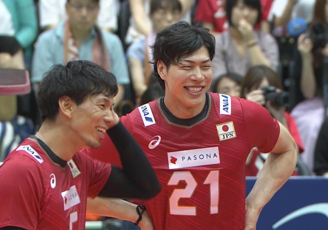 フジテレビ★バレーボールさんのインスタグラム写真 - (フジテレビ★バレーボールInstagram)「今日は日本×カナダの親善試合が行われました‼️ 日本は世界ランク６位のカナダ🇨🇦相手にストレート勝ち💪 ４年前のワールドカップ以来の勝利となりました✨ * みなさんも待ちわびたのではないでしょうか？およそ3年ぶりに帰ってきました…清水邦広選手です😭✨ 去年の今頃、清水選手はまだ歩行練習をしていました。４度に渡る手術を乗り越え、日本代表のコートに戻ってきました😆 そして、その帰りをおそらく誰よりも待っていたであろう福澤達哉選手。この笑顔がすべてを物語ってくれている気がします⭐️ #清水邦広 選手 #福澤達哉 選手 #おかえりなさい」8月3日 23時22分 - fujitv_volleyball
