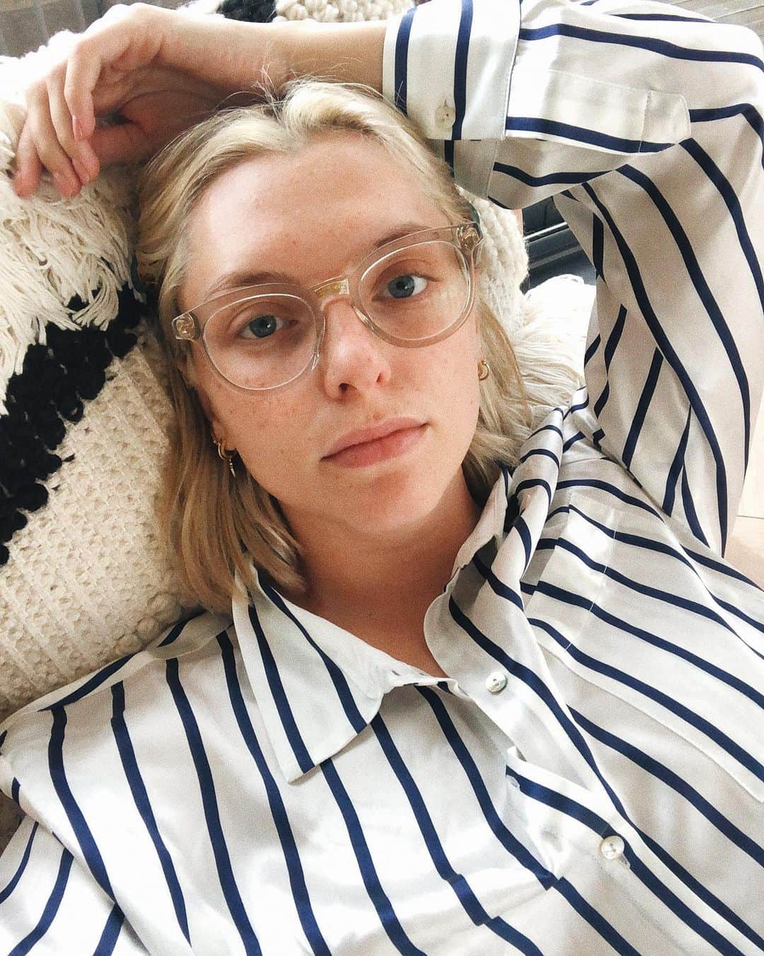 Estée Lalondeのインスタグラム：「Sick day 🤒」