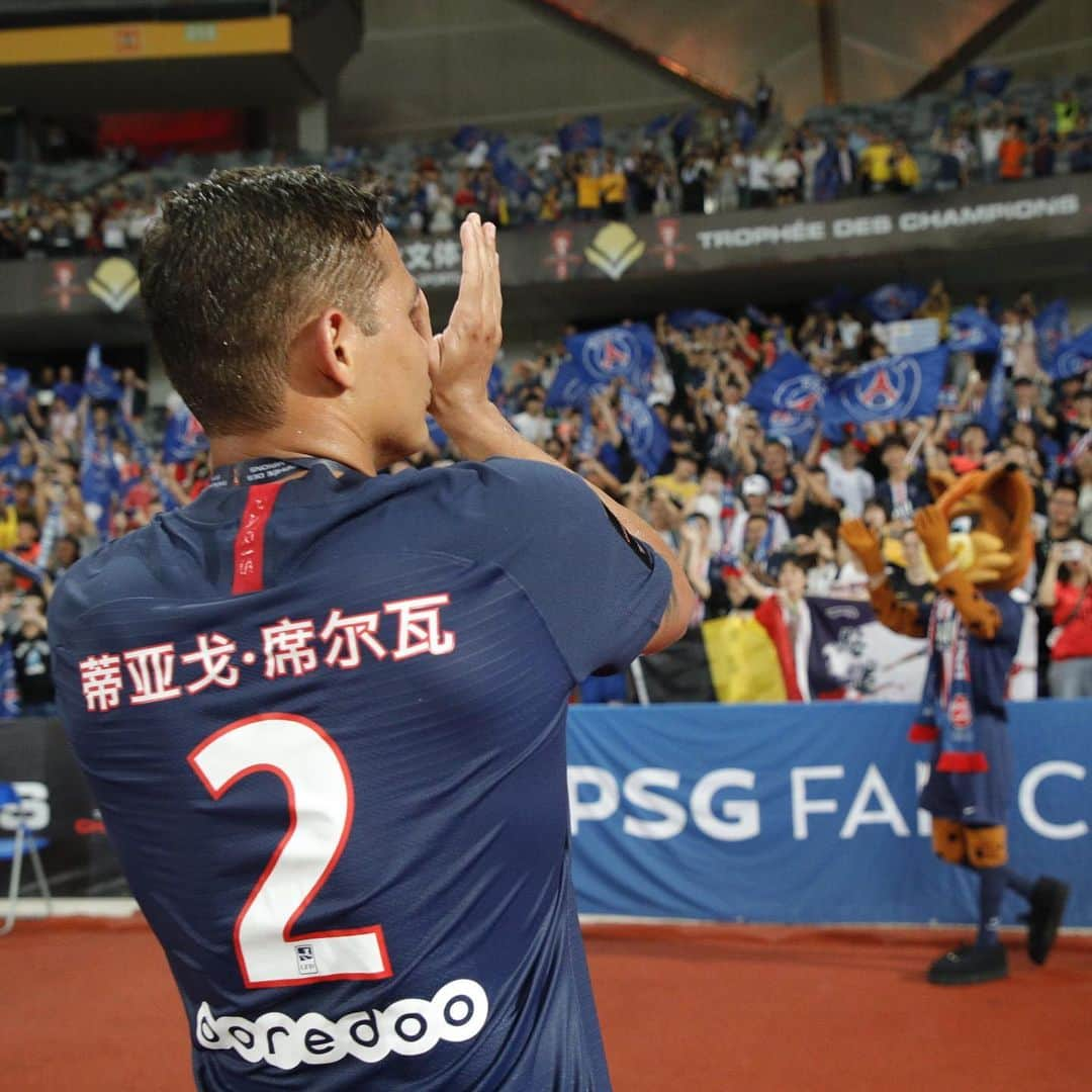 チアゴ・シルヴァさんのインスタグラム写真 - (チアゴ・シルヴァInstagram)「CAMPEÃO SUPER COPA DA FRANÇA 🇫🇷. Que toda honra e toda glória seja dada a ti senhor. 🙏 @psg」8月3日 23時28分 - thiagosilva