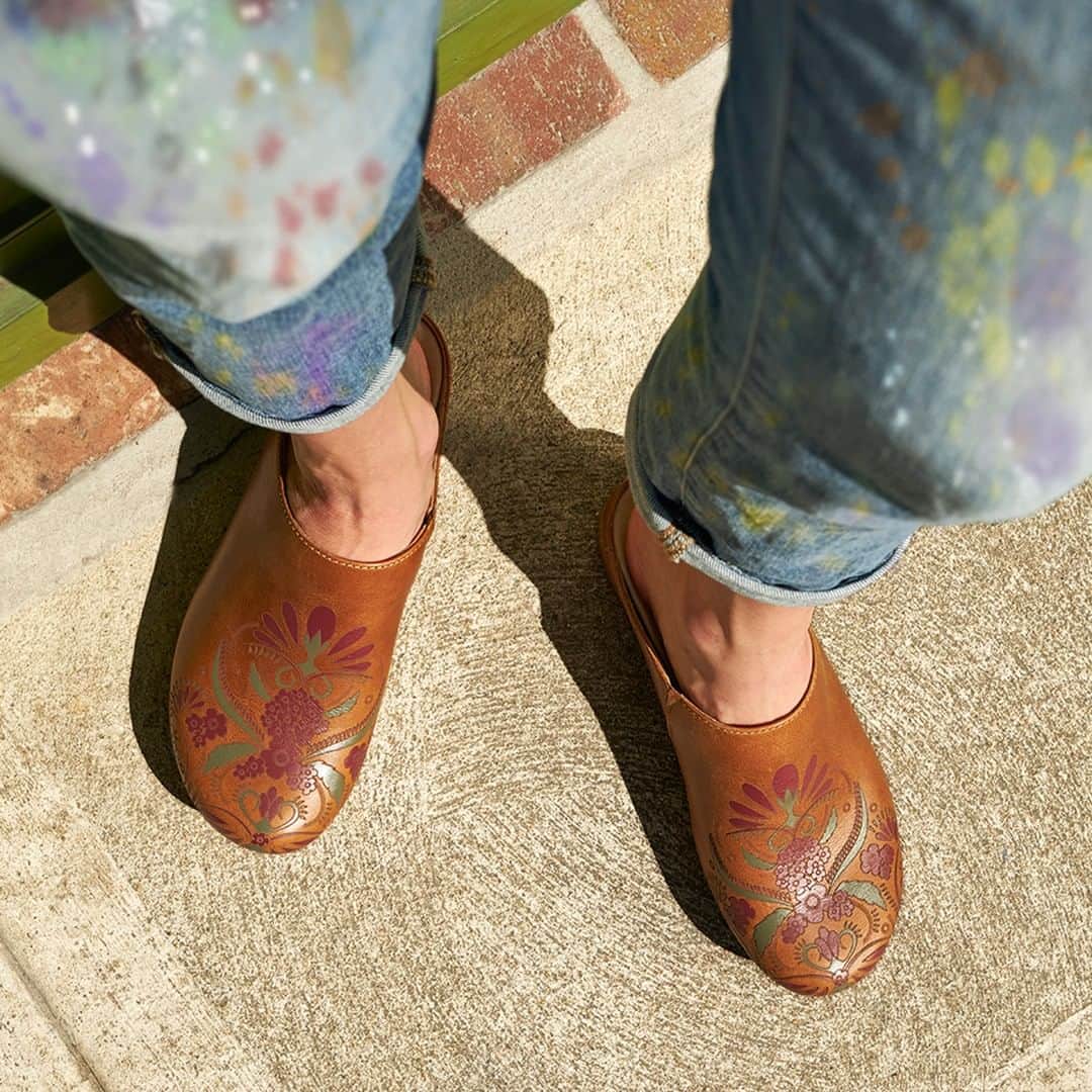 のインスタグラム：「Sometimes you just gotta get paint on your pants. Shop Brenda now at the link in the bio.」