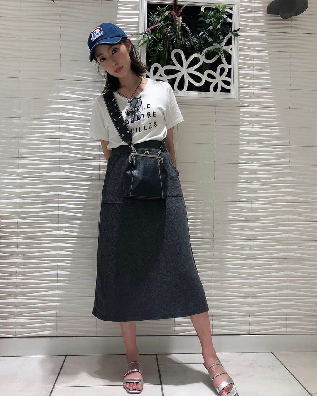 藤江れいなさんのインスタグラム写真 - (藤江れいなInstagram)「#２２時の嫁  #私服 #ootd #fashion #コーディネート #トップス #REDYAZEL #スカート #しまむら #サンダル #randa  #ショルダーバッグ #senseofplace」8月3日 23時31分 - 01nyan0201