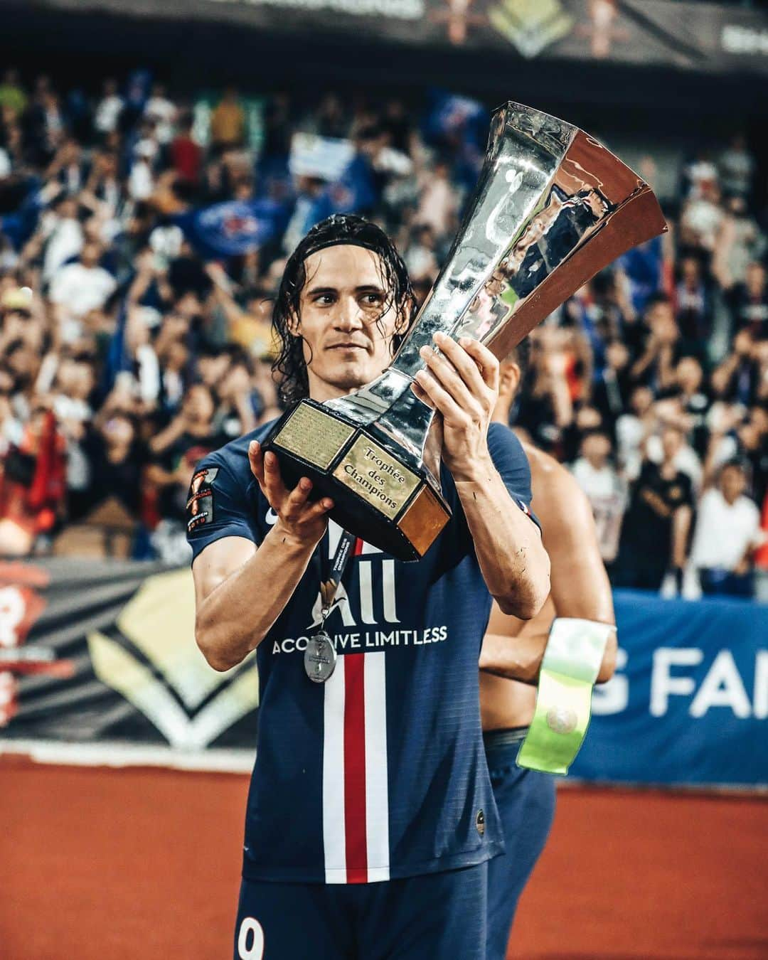 リーグ・アンさんのインスタグラム写真 - (リーグ・アンInstagram)「🏆 Un nouveau titre pour El matador 🇺🇾 avec le @psg ! . #TDC2019 #Paris #PSG #Cavani #Chine #Shenzhen」8月3日 23時40分 - ligue1ubereats