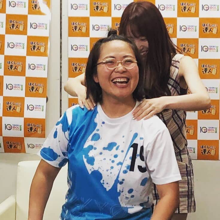 山田しょうこさんのインスタグラム写真 - (山田しょうこInstagram)「・ 裏TIFチャンネル配信中に スーパーミラクルアイドル こと フィロソフィーのダンス 佐藤まりあちゃん に肩を揉んでもらってるときの私 幸せすぎてとろけちゃってる…🥰🥰 #tif2019  #フィロソフィーのダンス」8月3日 23時36分 - shokokrake0611