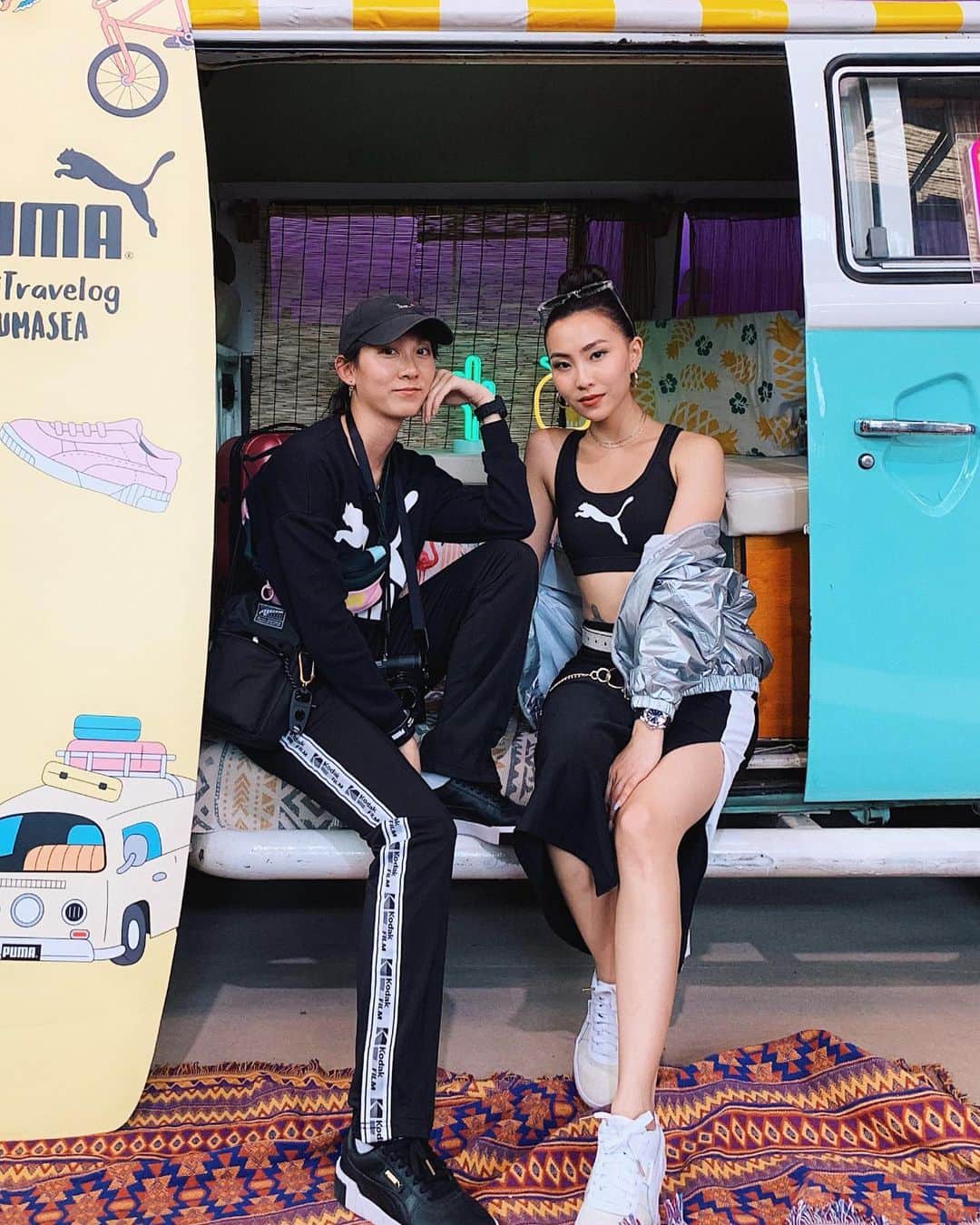 ソニアのインスタグラム：「Some of you may not know this, but this is the girl behind most of my photos on my feed! We’ve grown to become close friends as a result of working together for many years now. From doing impromptu shoots to travelling the world together, thank you for being there 🤪🙏🏻 Happy Birthday @nicolequek! Wishing you happiness and success always 🥰」