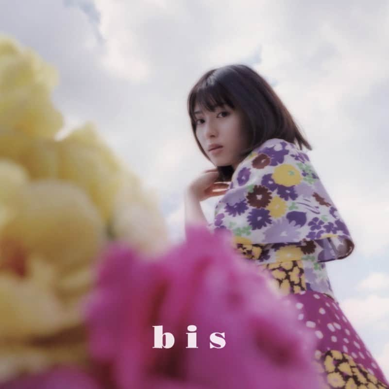 bis_web bis [ビス] さんのインスタグラム写真 - (bis_web bis [ビス] Instagram)「﻿ ﻿ 🌷 𝐧𝐞𝐰 𝐢𝐬𝐬𝐮𝐞 🌷﻿ ﻿ bis  September 2019﻿ 𝐓𝐫𝐮𝐬𝐭 𝐢𝐧 𝐦𝐞「 心の奥に潜むイノセント 」﻿ ﻿ ﻿ 𝙞𝙣 𝙗𝙡𝙤𝙤𝙢 - 花咲く、秋服 -﻿ ﻿ #白石聖 ちゃんがこの秋のトレンド﻿ フラワープリントアイテムを着こなしています♡﻿ ﻿ ﻿ HMV&BOOKSでご購入された方限定﻿ 白石聖ちゃんの特典ポストカードが…！﻿ HMV&BOOKSでポストカードをゲットしてね☁️﻿ ﻿ ﻿ 【 bis9月号好評発売中 】﻿ 全国の書店または amazon / セブンネット / 楽天ブックス / HMV&BOOKS で好評発売中！﻿ ﻿ ﻿ ﻿ - - - - - - - - - - - - - - - - - - - - - - - - - - ﻿ 今田美桜﻿ IZ*ONE﻿ 与田祐希（乃木坂46）﻿ 永野芽郁﻿ 中村里砂﻿ BTS（防弾少年団）﻿ King & Prince 平野紫耀﻿ 白石聖﻿ 欅坂46　田村保乃・松田里奈・森田ひかる﻿ 佐藤ノア﻿ NANAMI﻿ 川谷絵音﻿ 野性爆弾 くっきー﻿ えなこ﻿ BiSH アユニ・D﻿ 上國料萌衣（アンジュルム）﻿ 市川美織﻿ 賀喜遥香・田村真佑（乃木坂46）﻿ 牧野真莉愛（モーニング娘。19）﻿ 大谷映美里・齊藤なぎさ（＝LOVE）﻿ 桃月なしこ﻿ 小宮有紗﻿ 横田ひかる﻿ メドウズ舞良  ほか﻿ ﻿ - - - - - - - - - - - - - - - - - - - - - - - - - -﻿ ﻿ ﻿ ﻿ #イコールラブ #イコラブ #今田美桜 #永野芽郁 #izone #与田ちゃん #与田祐希 #乃木坂46 #賀喜遥香 #田村真佑 #bts #中村里砂 #欅坂46 #佐藤ノア #川谷絵音 #くっきー #大谷映美里 #齊藤なぎさ #イコラブ  #上國料萌衣 #市川美織 #牧野真莉愛 #桃月なしこ #小宮有紗 #横田ひかる #メドウズ舞良 #kingandprince  #平野紫耀 #bis_web」8月3日 23時44分 - bis_web