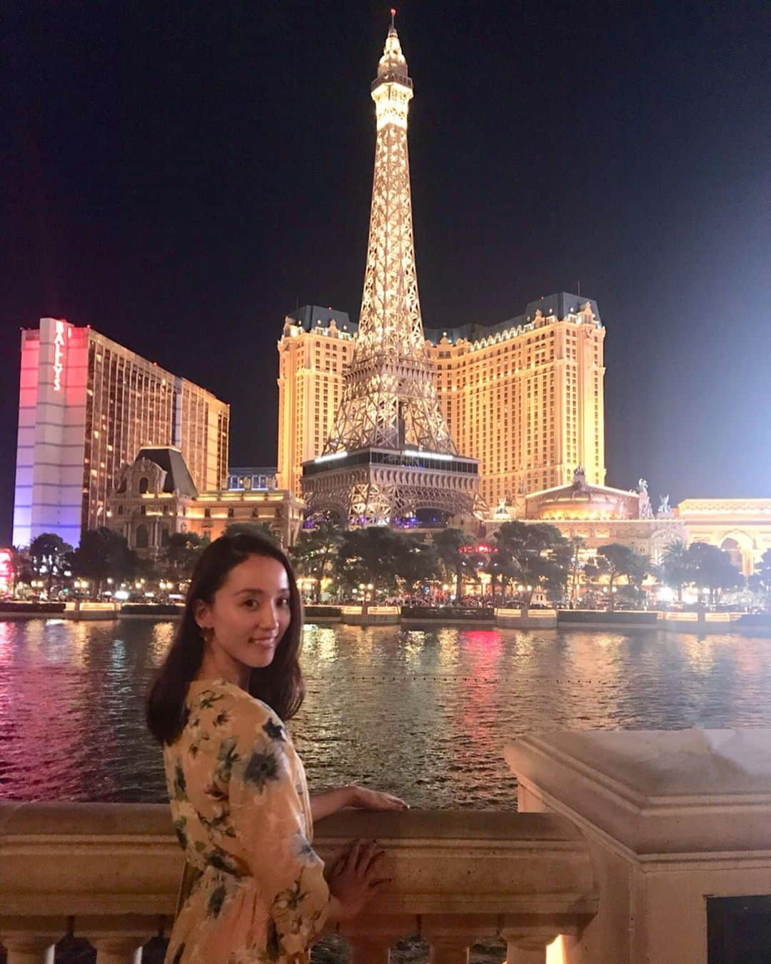 緑友利恵のインスタグラム：「#bellagiolasvegas  #fountain  #vegas #america  #tourism  #summer #travel #newpost #igamerica #instagood #instatravel #fuente #turismo #verano #viajar #벨라지오 #분수 #미국 #관광여행 #여행 #여름 #여자여행 #ベラージオ #ラスベガス #噴水ショー #旅行 #海外好きな人と繋がりたい」